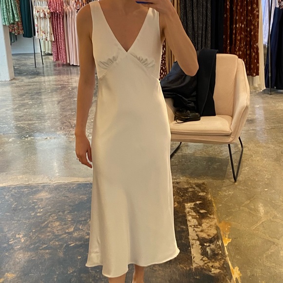 WHITE MINI SATIN DRESS PARK & FIFTH - Picture 3 of 3